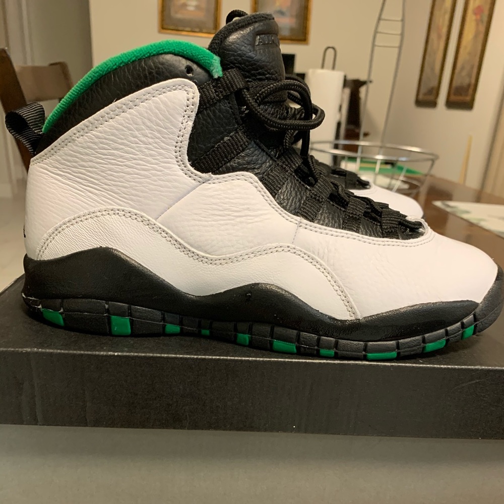 Only worn twice Air Jordan 10 Retro (GS)😍😍